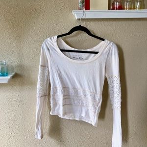 "WE THE FREE"CREAM FLORAL CUT LONG SLEEVE/CROP TEE